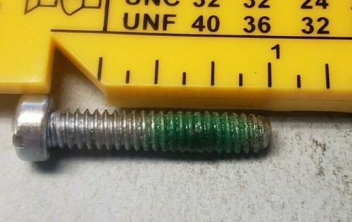 Vite obsoleta ORIGINALE NOS VINTAGE Poulan testa di riempimento scanalata OEM 15623 originale - Foto 4 di 4