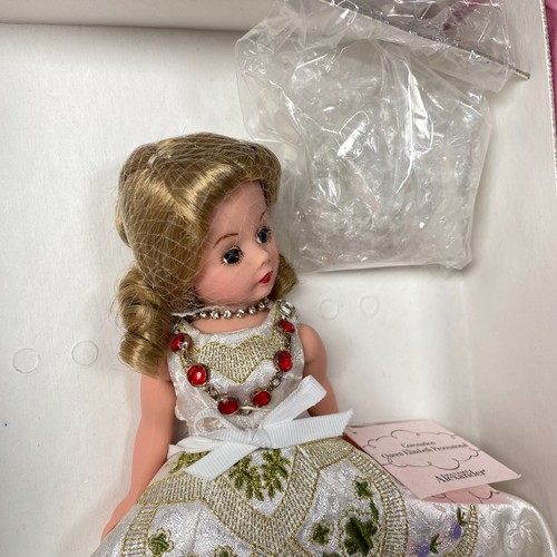 Madame Alexander Queen Elizabeth Processional 33530 8" COA Box, Tags, Accessory - Picture 7 of 10
