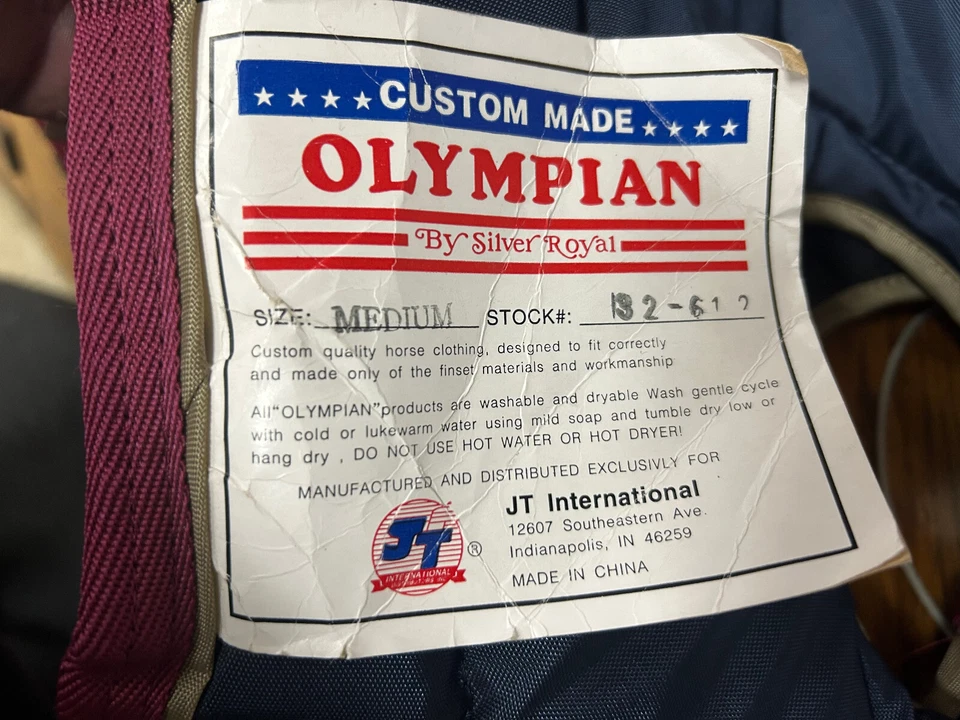 CAPUCHA ACOLCHADA OLÍMPICA (TOTALMENTE NUEVA) (TALLA MEDIANA) Foto 2 de 4