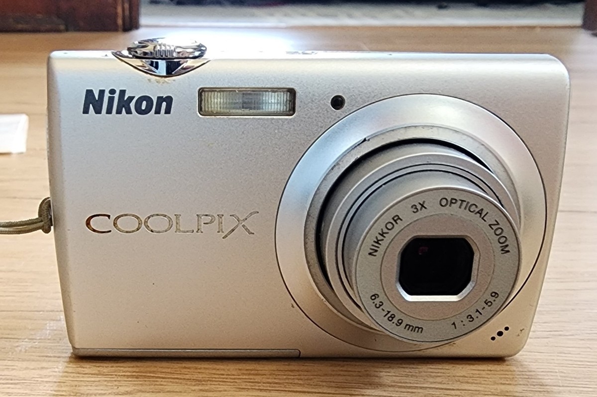 Nikon COOLPIX S203 10.0MP Silver Compact Digital Camera | eBay