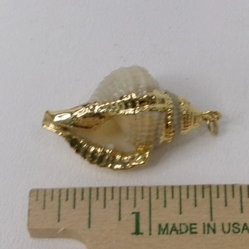 Dije colgante caracola concha marina adornado en oro joyería náutica de playa Foto 2 de 2