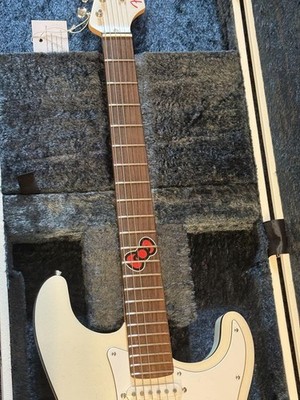 Fender Hello Kitty Stratocaster ELECTRIC GUITAR Fuzz Set | eBay