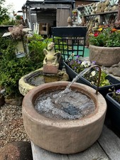 Brunnen Gartenbrunnen Trog Rund kl. mit Pumpe + Kupferrohr Kunst Sandstein J 17