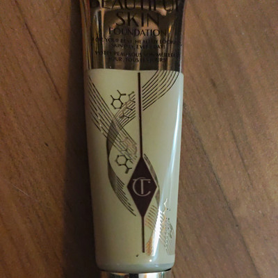 Charlotte Tilburry Beautiful Skin, flüssige Foundation Farbton 2 Neutral