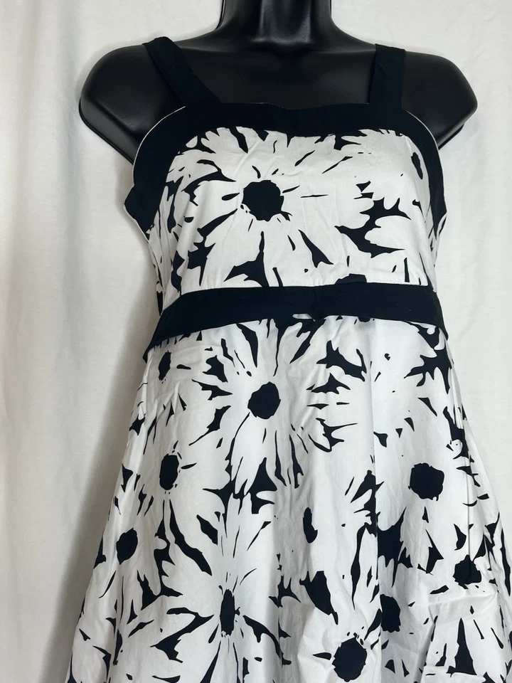 Vestido floral preto e branco com cinto Emily West sem mangas de tule tamanho 16 - Imagem 2 de 4