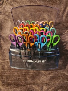 FISKARS Paper Edger Scissors,Set of 18 Patterns with Plastic Storage Case