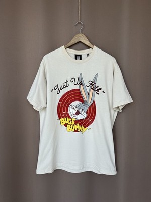 Kith ''Just Us Kith'' Bugs Bunny Logo T-Shirt Herren Größe L Looney Tunes Beige