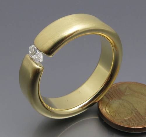 DISEÑO NEUMÁTICO - ANILLO TENSOR DIAMANTE MARQUESA - ORFEBRERÍA PROPIA - ORO AMARILLO 585 - Imagen 10 de 10