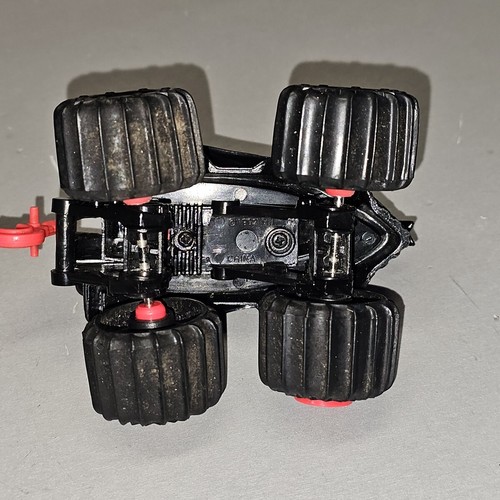 Monster Truck Mattel Hot Wheels Car 1992 Attack Pack "Darkclaw" con gancho - Imagen 9 de 10