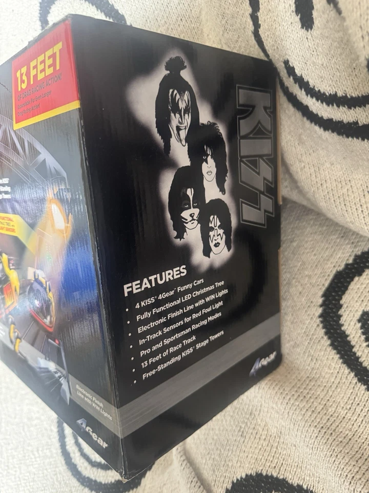 Juego de carreras de arrastre KISS Race To The Stage de Autoworld Foto 3 de 4