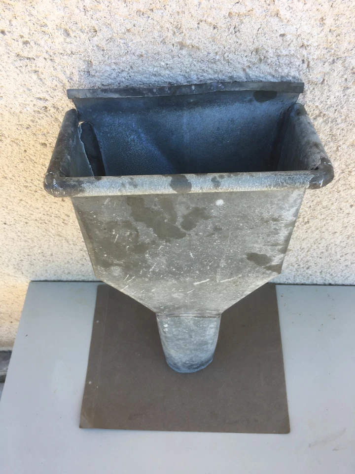 Ancien réceptacle de chéneaux / En zinc / Gouttières / Matériaux anciens - Photo 3/4