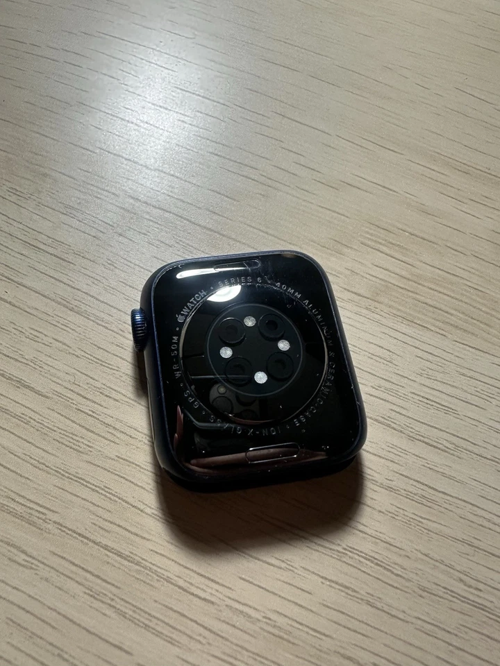 Apple Watch Series 6, photo 3 of 3
