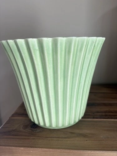 Vintage Classic Ribbed Tapered Pale Green Planter McCoy?? 7" Tall