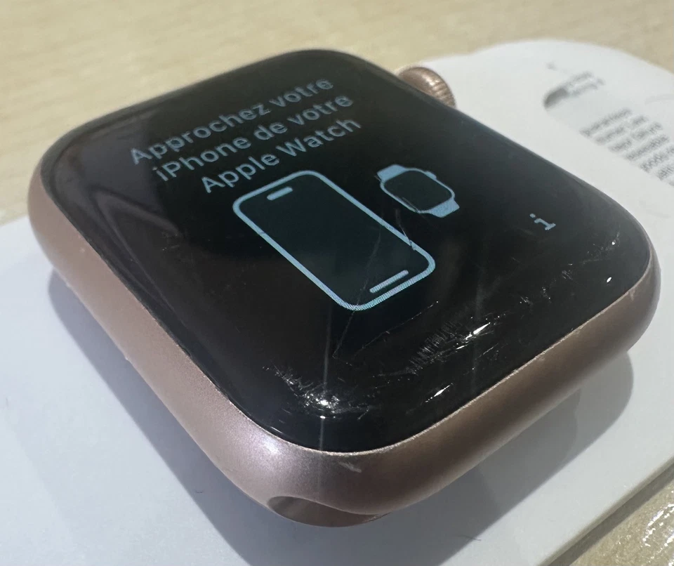 Apple Watch Series 4 40mm Rose Gold MU6828/A Boxed - Image 4 of 4