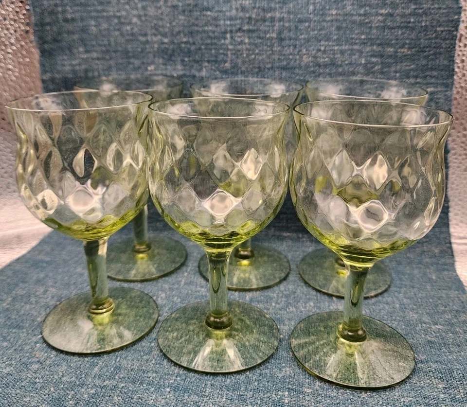 Juego de 6 vasos facetados verdes vintage de 5 pulgadas de alto Foto 2 de 4