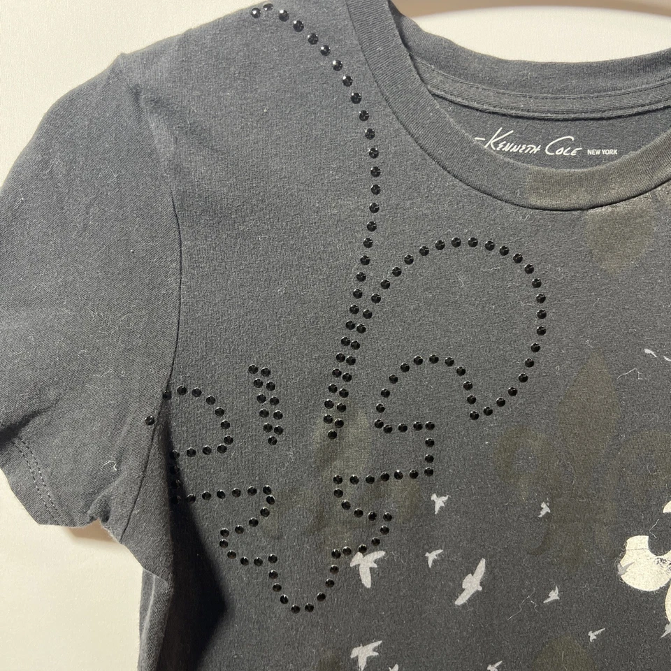 Camiseta Top Kenneth Cole Gráfica Para Mujer’s Fit M Manga Corta Pullover Negra Foto 4 de 4