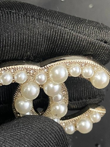 Chanel Gold Pearl CC Brooch Pin - Picture 5 of 6