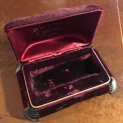 Vintage Bulova Fifth Avenue New York Velvet Watch Case - Picture 6 of 6