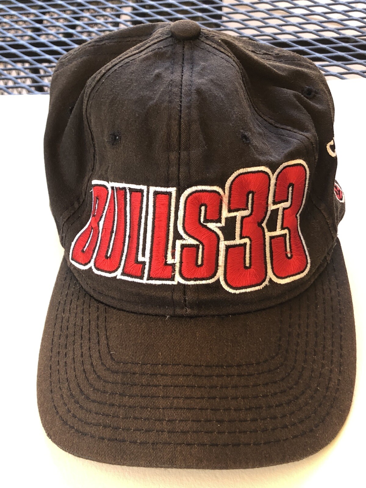 Vintage Lot  CHICAGO BULLS #33 Scottie Pippen Starter Cap 90s & Bulls Adidas thumbnail 3