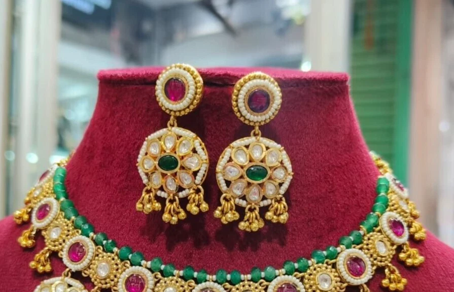 Gargantilla Kundan india Bollywood chapada en oro collar nupcial pendientes conjunto de joyería Foto 2 de 3