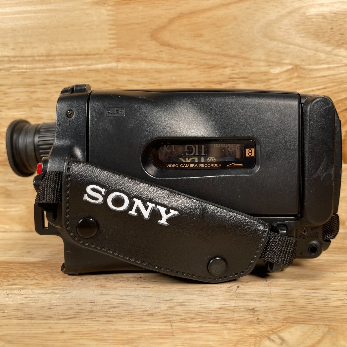 Sony Handycam CCD-TR84 12x Optical Zoom Steadyshot Video8