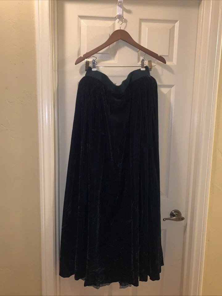 Vin Renaissance Green Velvet Skirt, Waist 30”, Upper Class, Length 42” Hand Made - Image 2 of 4