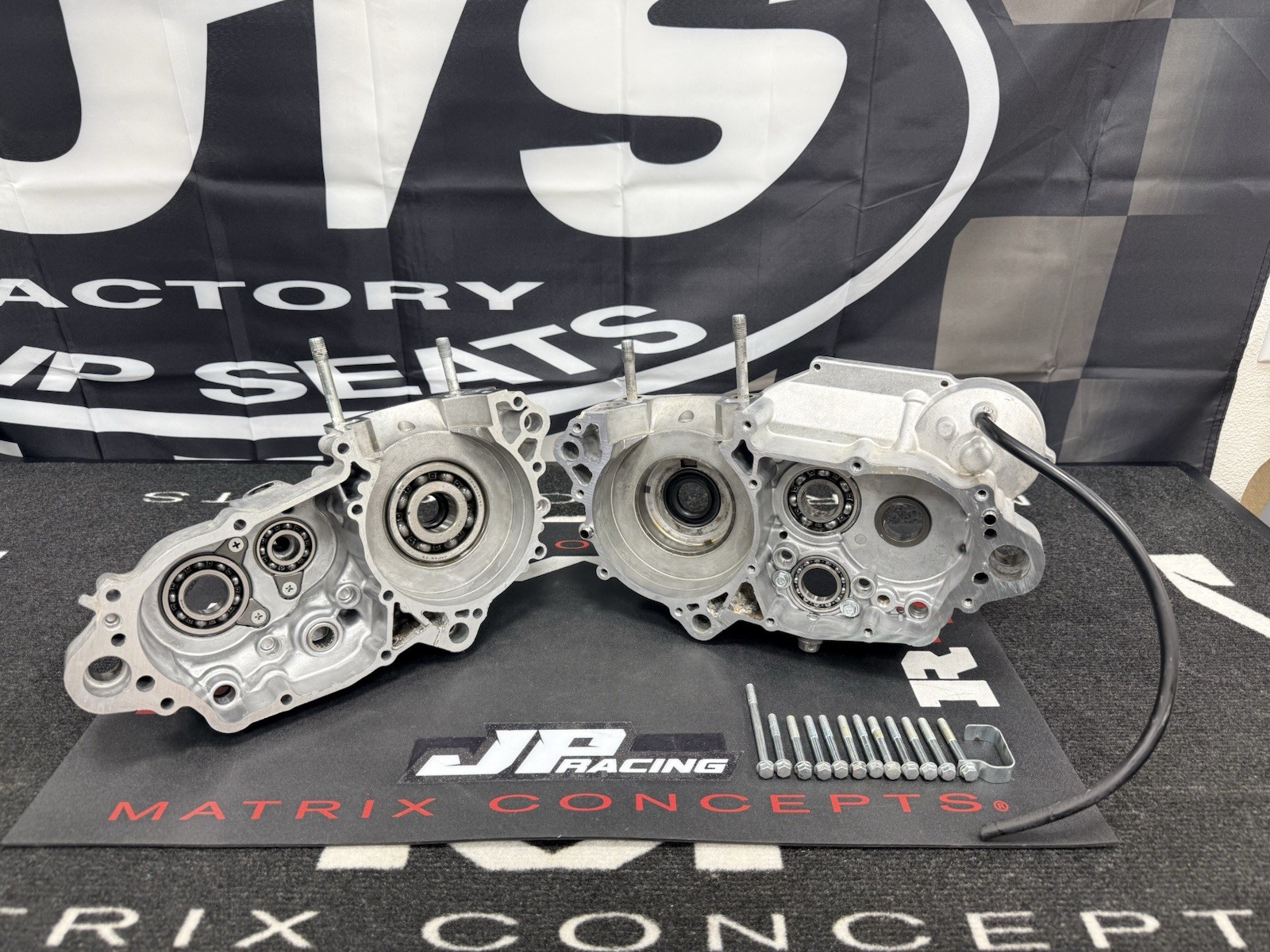 2003 KAWASAKI KX250 OEM Crankcase Set Left & Right! 14001-1307, Good Cases KX250