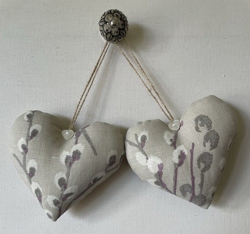 Paar Herz Türhänger in Laura Ashley Pussy Willow Naturstoff ~ 5"