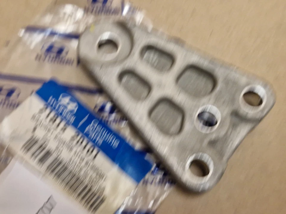 Hyundai Coupe Engine Support Mounting Bracket 2001-2008 218152D101 Genuine NEW - Image 4 of 4