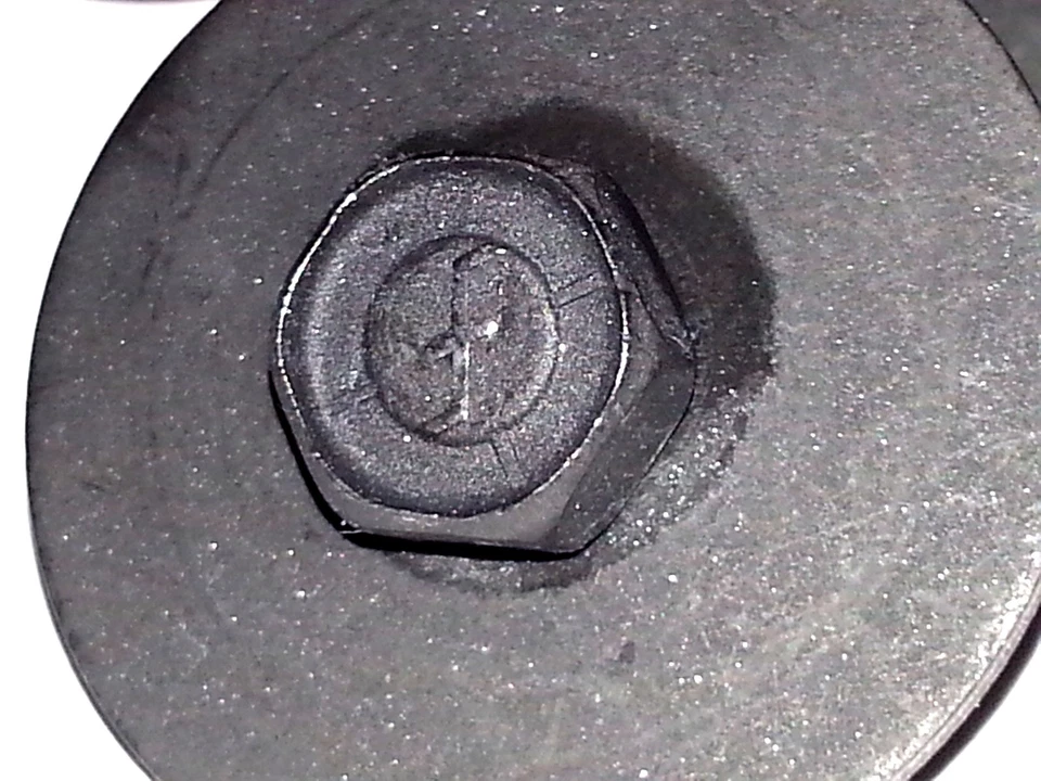 4 piezas GM NOS Chevy Buick Cadillac Pontiac Olds guardabarros rueda pozo pernos BT Foto 3 de 4