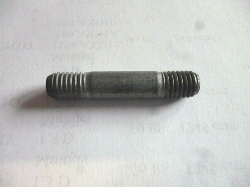 8 x Stehbolzen M8x1,25 - 42x10x10 mm, Abgaskrümmer an Zylinderkopf