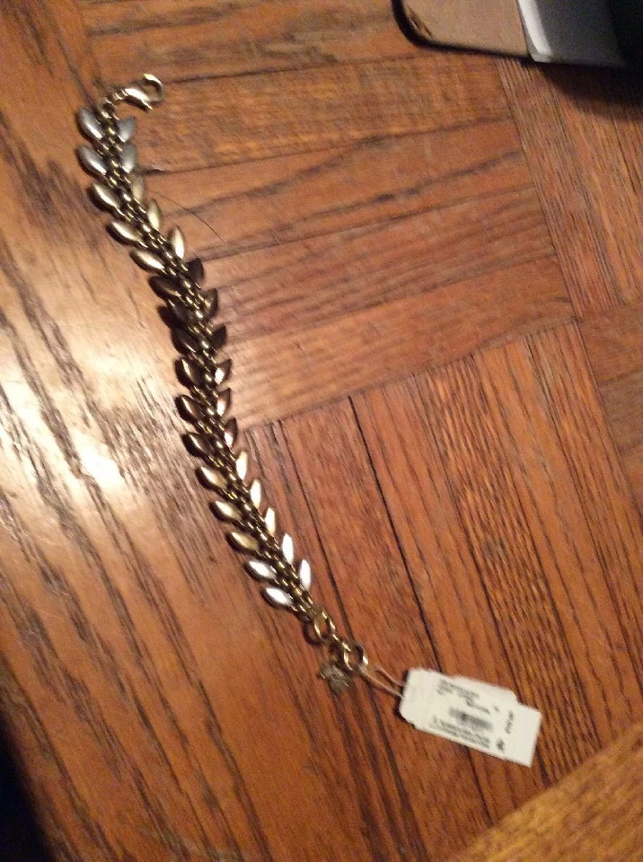 Pulseira Flexível Lucky Brand Tri Tone Tri-Tone Leaf Link 7 1/2" JLRY8640 US$ 39 - Imagem 4 de 4