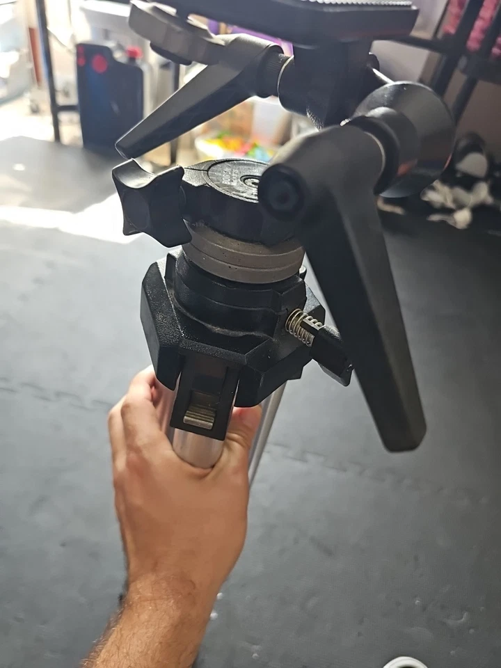 Bogen Manfrotto Model 3020 Professional Tripod w/Model 3028 Head Made in Italy - Image 4 of 4