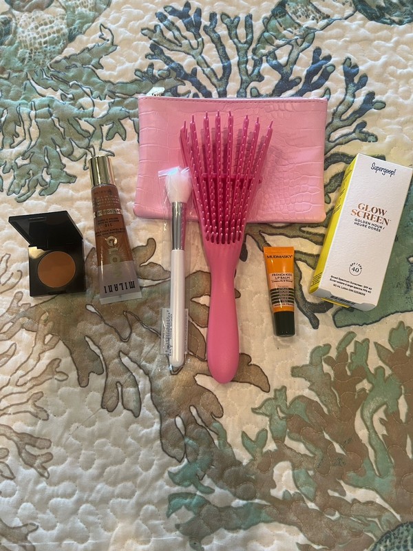 Assorted Beauty & Supergoop Glow Screen