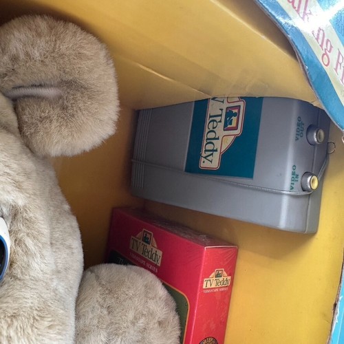 TV Teddy Bear Primer amigo parlante interactivo de televisión VHS 1993 nuevo en caja - Imagen 6 de 7