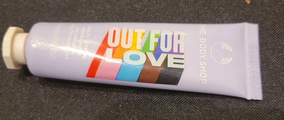 The Body Shop Out For Love Highlighter Space - Image 2 of 3