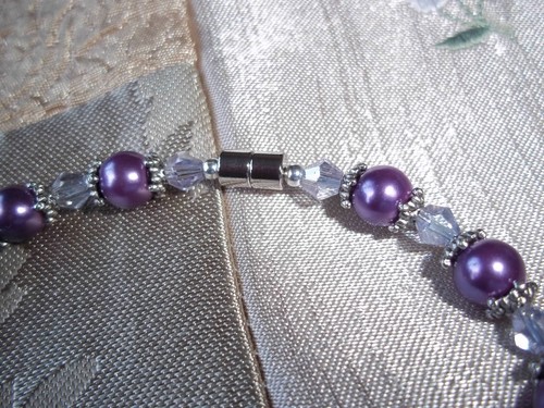 7 1/2 in PURPLE Pearl & PURPLE Crystal Bead Cross MAGNETIC Clasp Bracelet L-13 - Picture 3 of 3