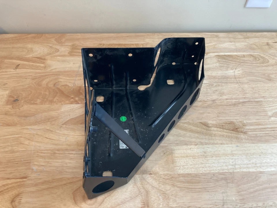 Крепежный кронштейн 2005 Porsche Carrera GT - Изображение 2 из 4