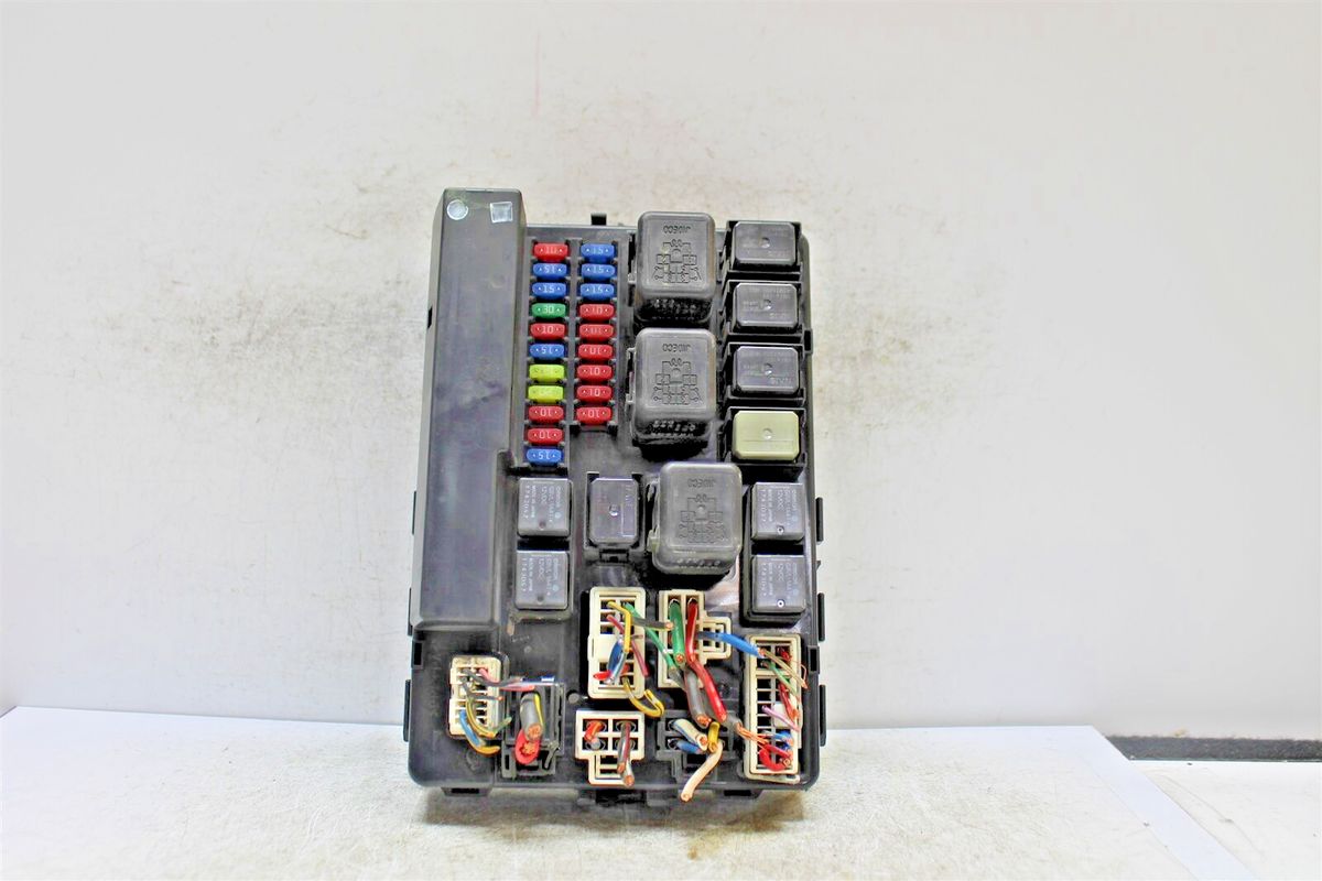 284B7CA000 Nissan Quest 03-04 Body Control Fuse Box Unit
