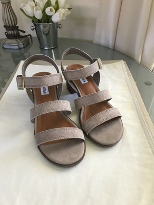 steve madden grey sandals