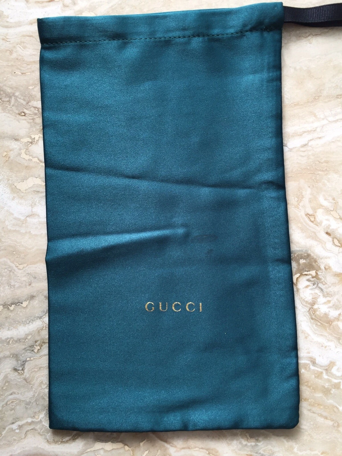 Lunettes de soleil en soie vert émeraude Gucci poche petit sac porte panneau
