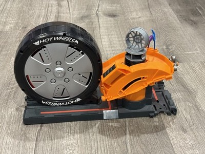 Hot Wheels City Super Spin Tire Shop Playset Track Builder Retired 2017 