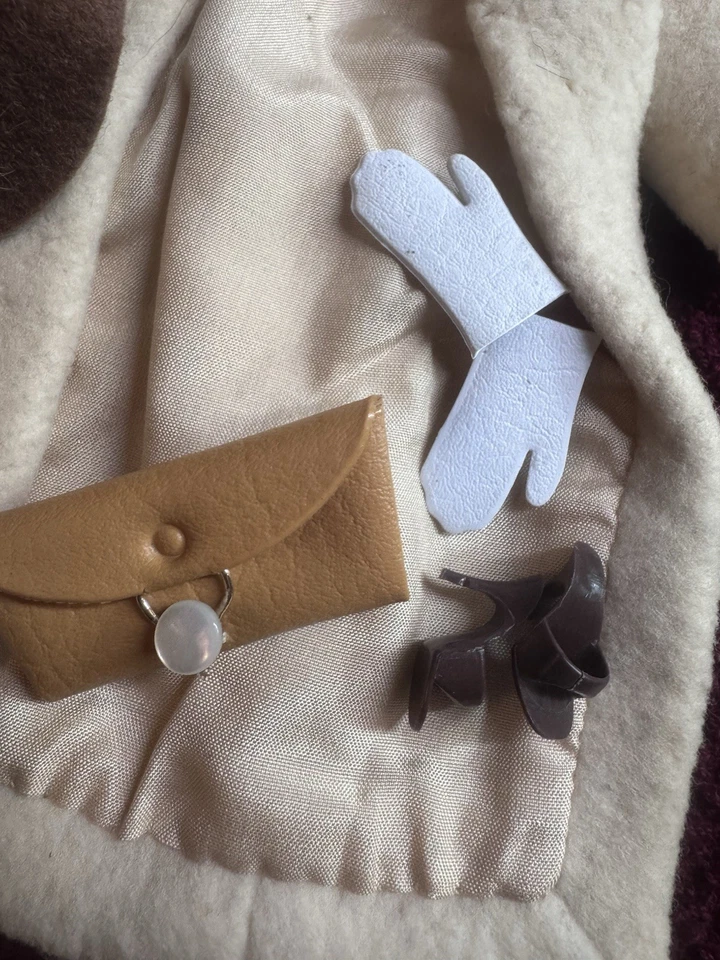 Mattel Barbie Peachy Fleecy #915 White Wool Coat 1960s Vintage Complete EX  - Image 2 of 4