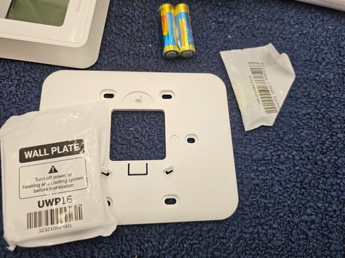 Honeywell TH4110U2005 Home ProSeries T4 Pro Programmable Thermostat HVAC - Picture 8 of 10