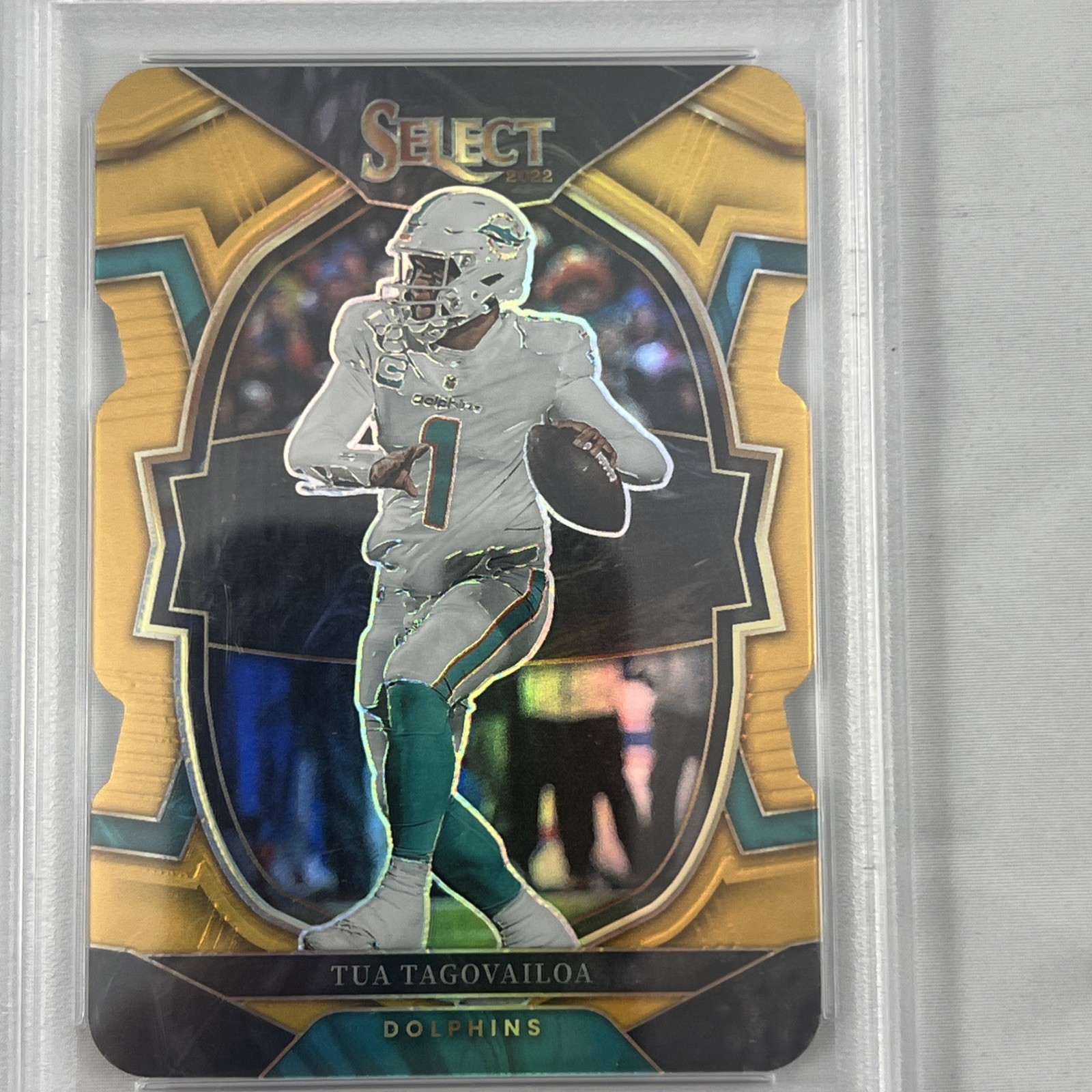 2022 Panini Select Die-Cut Gold Prizm /10 Concourse #94 Tua Tagovailoa PSA 9 Min view 2