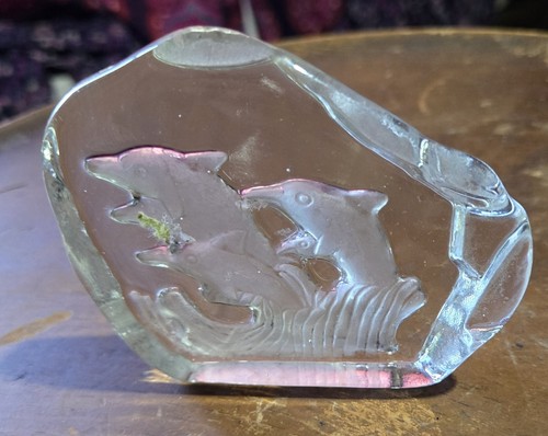 Fermacarte in vetro artistico Dolphin Pod onde in vetro trasparente e smerigliato alto 3,75" - Foto 2 di 5