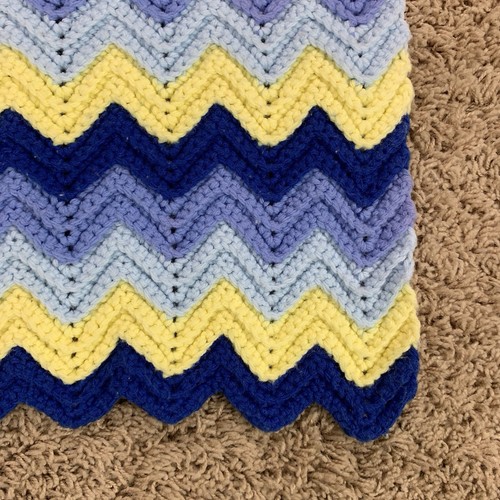 VTG Handmade Chevron Crochet Afghan Throw Lap Blanket Zig Zag Baby Blue Yellow - Picture 6 of 10