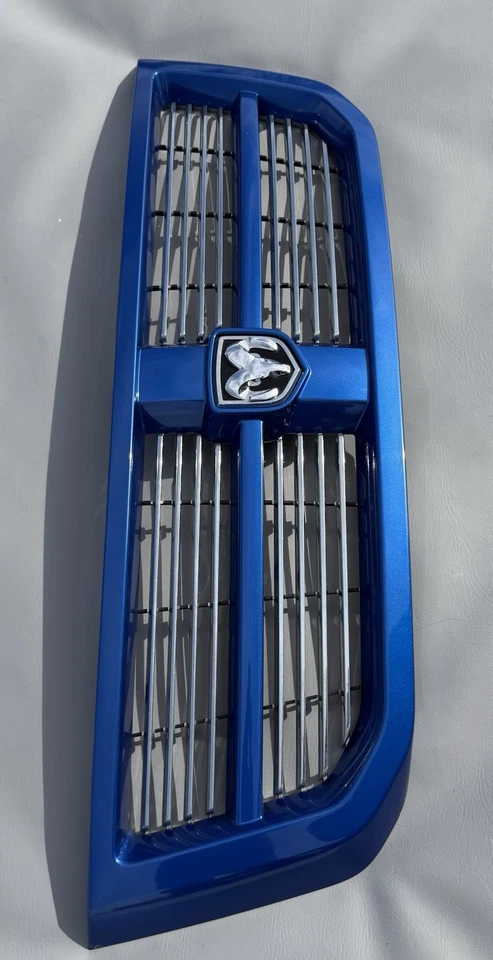 Dodge Ram Dakota 2008-2011 parrilla del radiador delantero borde azul 55112506 OEM Foto 3 de 4