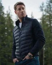 "Justin Hartley Tracker S01 2024 Blue Puffer Bomber Jacket - Parachute Fabric