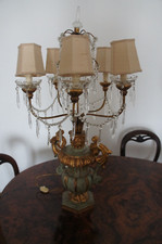 Lampada da tavolo in legno con elementi in cristallo